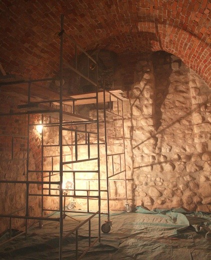 Odnowa kamienic po drodze na Wawel