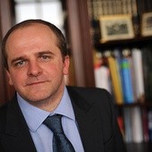 dr Paweł Kowal </br></br> historyk i politolog,  były wiceminister spraw zagranicznych, 2009–2014 poseł do Parlamentu Europejskiego, zajmował się obserwacją wyborów w ramach misji OBWE.