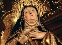 „Niczego więcej od nas nie żąda, tylko spojrzenia” – pisała św. Teresa. „Patrzeć na Tego, który na mnie patrzy”– to jedna z jej definicji modlitwy 
