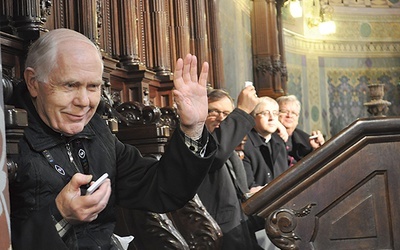 Powyżej: Ks. prof. Wojciech Góralski w czasie synodalnych prac