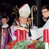 Abp senior Tadeusz Gocłowski  zapalił pierwszą świecę adwentową