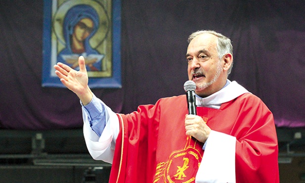 Rekolekcje z o. Antonello zostały zorganizowane przez Karmelitańską Wspólnotę Nowej Ewangelizacji „Solniczka” i stowarzyszenie „Walka Duchowa” przy współudziale innych wspólnot