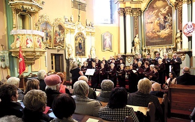 Jubilaci zaśpiewali  pod dyrekcją Agnieszki Gregorczyk-Sinkowskiej