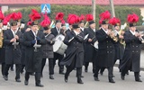 Orkiestra przyprowadziła górniczy pochód do kościoła św. Urbana w Brzeszczach
