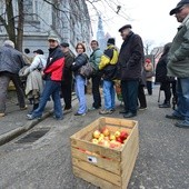 Jabłka od Caritas