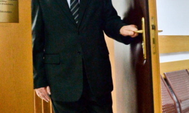 "PKW nie nakazywała opuszczenia sali"