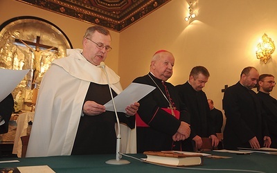  Członkowie trybunału przysięgli „wiernie i starannie wypełniać powierzone zadania”