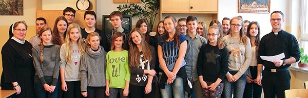   Powstała grupa uczniów liceum i gimnazjum, która stanowi wspólnotę ludzi dodających  sobie nawzajem odwagi  w wierze