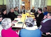 Członkowie nie tylko chcą czytać Pismo Święte, ale też żyć jego treścią