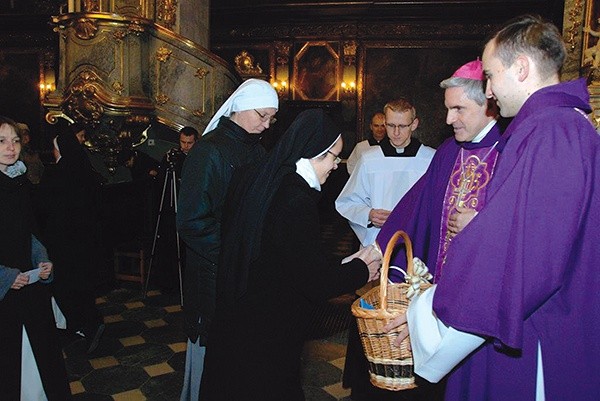 Rozpoczęcie roku  poświęconego osobom  zakonnym odbyło się  w katedrze sandomierskiej 