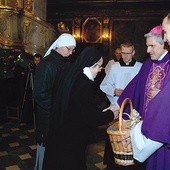 Rozpoczęcie roku  poświęconego osobom  zakonnym odbyło się  w katedrze sandomierskiej 