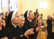  Z uroczystej inauguracji Roku Życia Konsekrowanego uczestnicy zabrali do domów zakonnych repliki symboli Światowych Dni Młodzieży – krzyż i ikonę Matki Bożej Salus Populi Romani