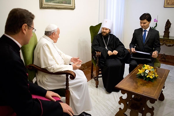 Papież Franciszek w rozmowie z metropolitą Hilarionem 12 listopada 2013 roku