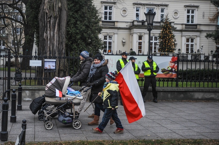 Marsz z różami