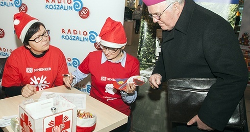 Ta choinka jeszcze nie jest pusta!
