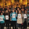 Modlitwę młodzieży w Bielanach zakończyła wspólna fotografia