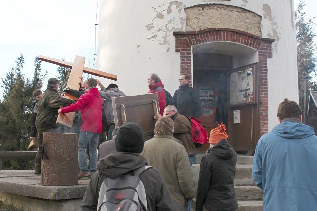 Przekazanie znaków ŚDM na Kopie Biskupiej