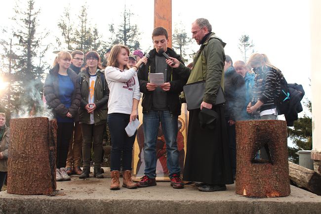 Przekazanie znaków ŚDM na Kopie Biskupiej