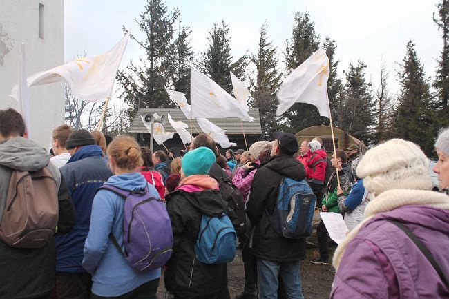 Przekazanie znaków ŚDM na Kopie Biskupiej