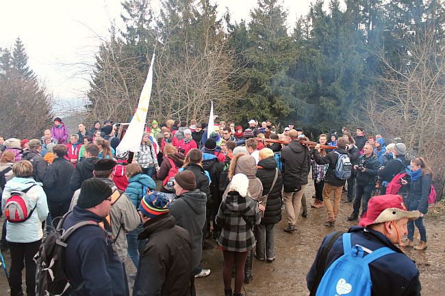 Przekazanie znaków ŚDM na Kopie Biskupiej