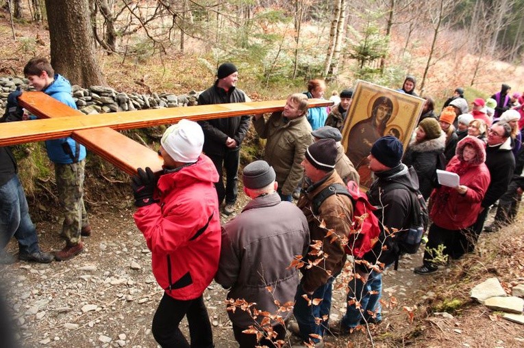 Przekazanie znaków ŚDM na Kopie Biskupiej