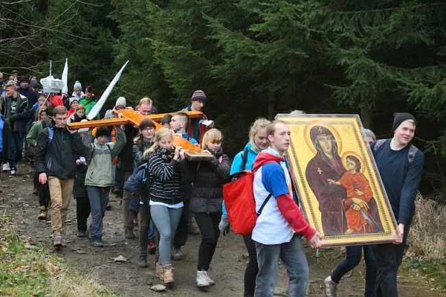 Przekazanie znaków ŚDM na Kopie Biskupiej
