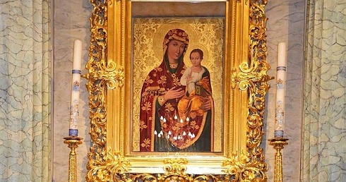 Madonna w ciszy słuchająca