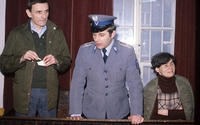 Zofia i Zbigniew Romaszewscy na ławie oskarżonych w procesie organizatorów Radia Solidarność. Rozprawa odbyła się 17 lutego 1983 r. w Sądzie Warszawskiego Okręgu Wojskowego