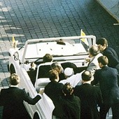 Ponad 30 lat po zamachu na życie Jana Pawła II nadal nie wiadomo, kto naprawdę stał za próbą zabicia papieża, ponieważ skutecznie zacierano tropy prowadzące do mocodawców Alego Agcy