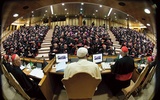 Obrady nadzwyczajnego synodu biskupów w październiku 2014 r.