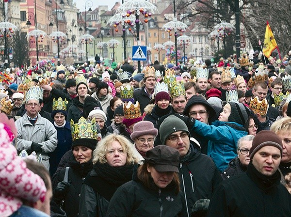  Jak co roku uczestnicy marszu zostaną wyposażeni w orszakowe korony oraz śpiewniki. Później, do godz. 15,  wspólne kolędowanie na pl. Piłsudskiego, a od godz. 16 – na pl. Zamkowym