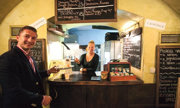 W stolicy są dwie pierogarnie prowadzone przez Caritas: przy ul. Bednarskiej 28/30 i na pl. Szembeka 8 