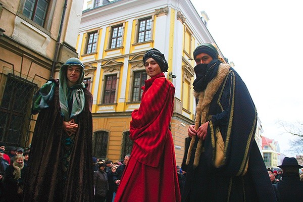  Kolorowe korowody przejdą w tym roku ulicami kilkunastu miast diecezji legnickiej, m.in. Legnicy i Lubina