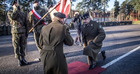 Czarny beret zaszczytem