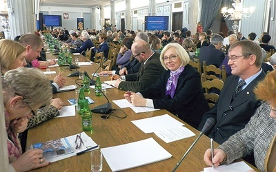  Konferencja odbyła się w Sali Kolumnowej parlamentu