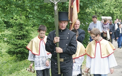  Leszek Kiński podczas procesji eucharystycznej 