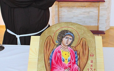 Do parafii kapucyni zabierają ikonę św. Michała Archanioła, modlitwę do niego oraz księgę trzeźwości, do której mogą wpisać się ci, którzy podejmują abstynencję jako formę postu