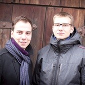  Maciej Mikołajczyk (z lewej) oraz Filip Jabłoński tworzą nowe władze koła „Pro Familia”