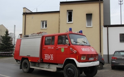 Aresztowany mężczyzna podpalił budynek GOPS w Makowie, w wyniku czego jedna kobieta zmarła, a druga walczy o życie