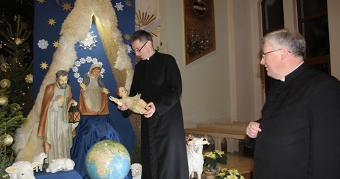 - Pomagając uczymy się dostrzegać w innych ludziach Pana Jezusa - przypominają księża dyrektorzy diecezjalnej Caritas