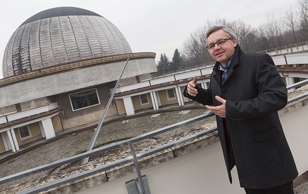 Stefan Janta jest astronomem, popularyzatorem nauki i wicedyrektorem Planetarium Śląskiego w Chorzowie 