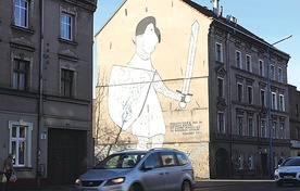  Mural z rycerzem jest jednym z niewielu w ostatnich czasach pozytywnych odniesień do chrześcijaństwa