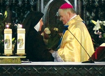 Biskup Tadeusz Rakoczy świętował razem z siostrami klaryskami