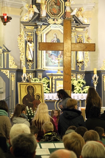 Przywitanie krzyża i ikony ŚDM w archidiecezji katowickiej