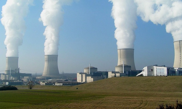 Podejrzane obiekty nad elektrownią