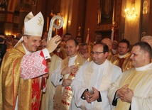 Bp Roman Pindel w katedrze św. Mikołaja w dniu konsekracji biskupiej i ingresu
