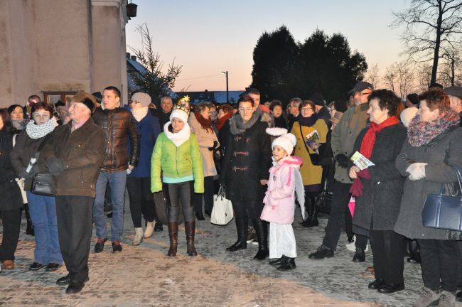 Orszak i koncert w Obrowcu