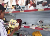 Na Sri Lance można już kupić gadżety z logo papieskiej wizyty