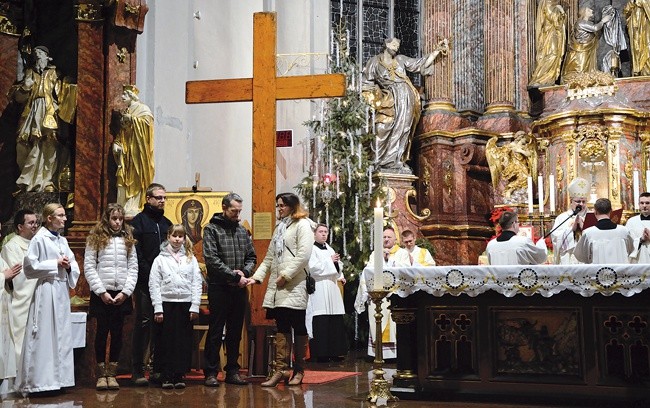  Biskup opolski zaprosił małżonków, rodziców i dzieci do odnowienia przymierza przy krzyżu Światowych Dni Młodzieży