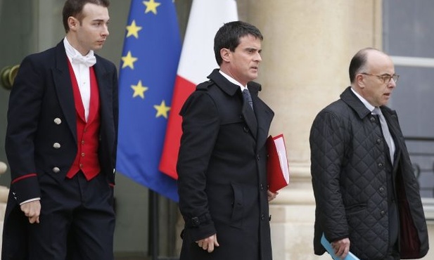 Szef MSW Francji: zamachowców było trzech